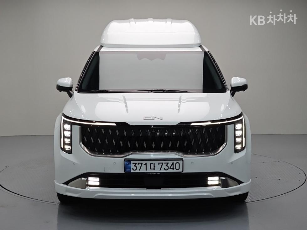 2025 Kia 4 photo