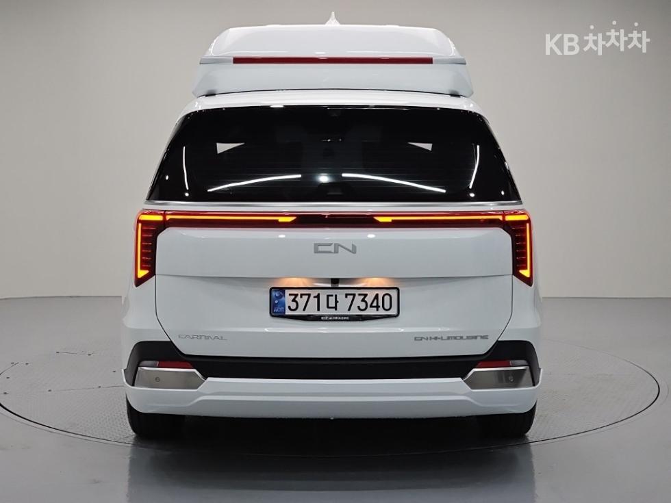 2025 Kia 4 photo
