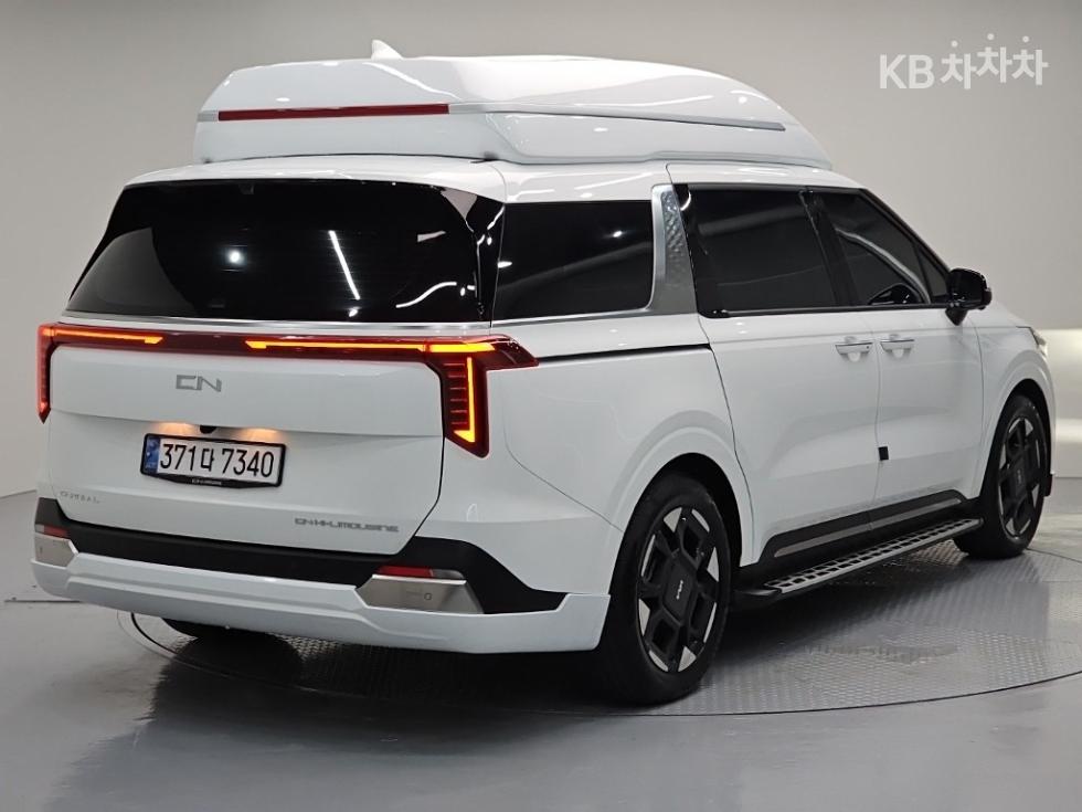 2025 Kia 4 photo