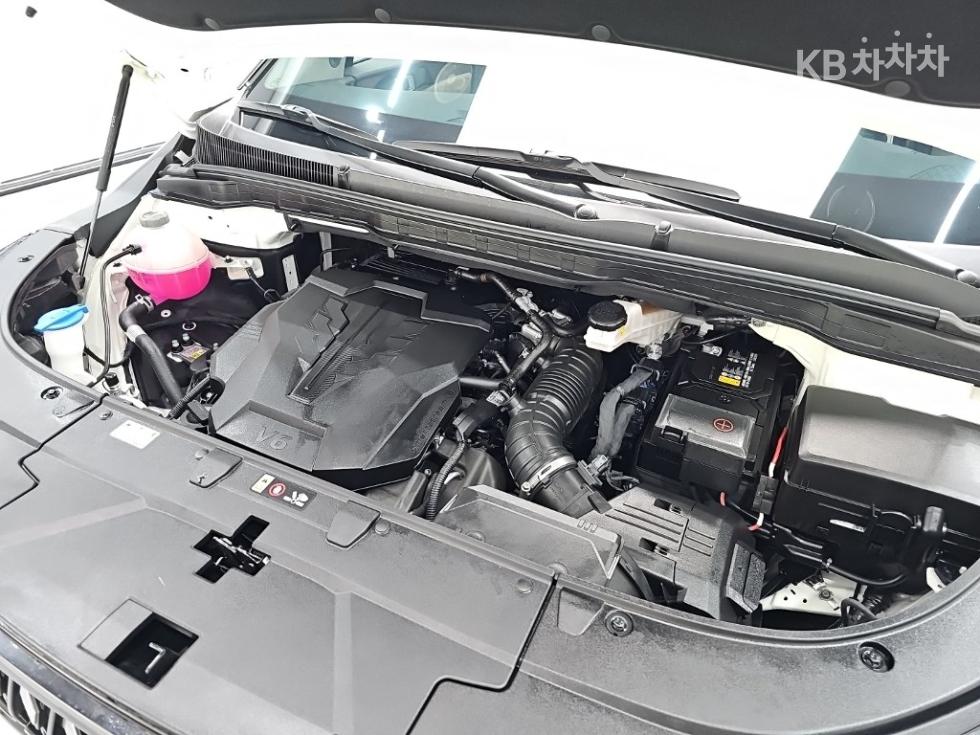 2025 Kia 4 photo
