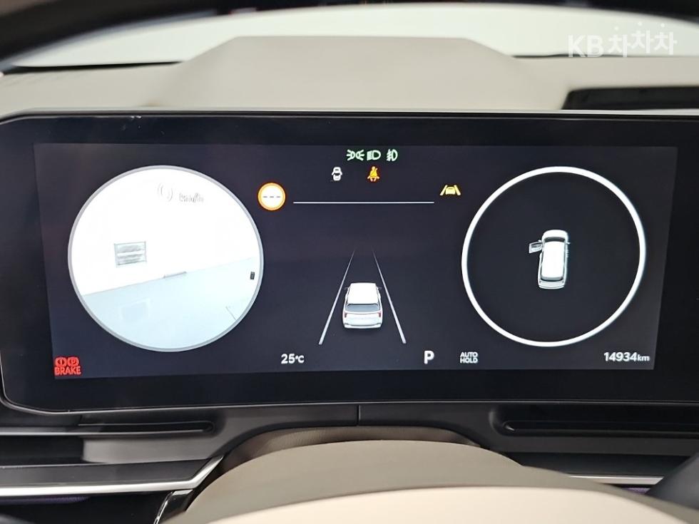 2025 Kia 4 photo