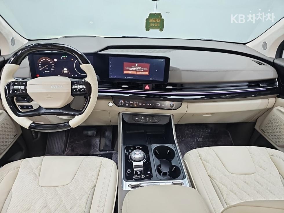 2025 Kia 4 photo
