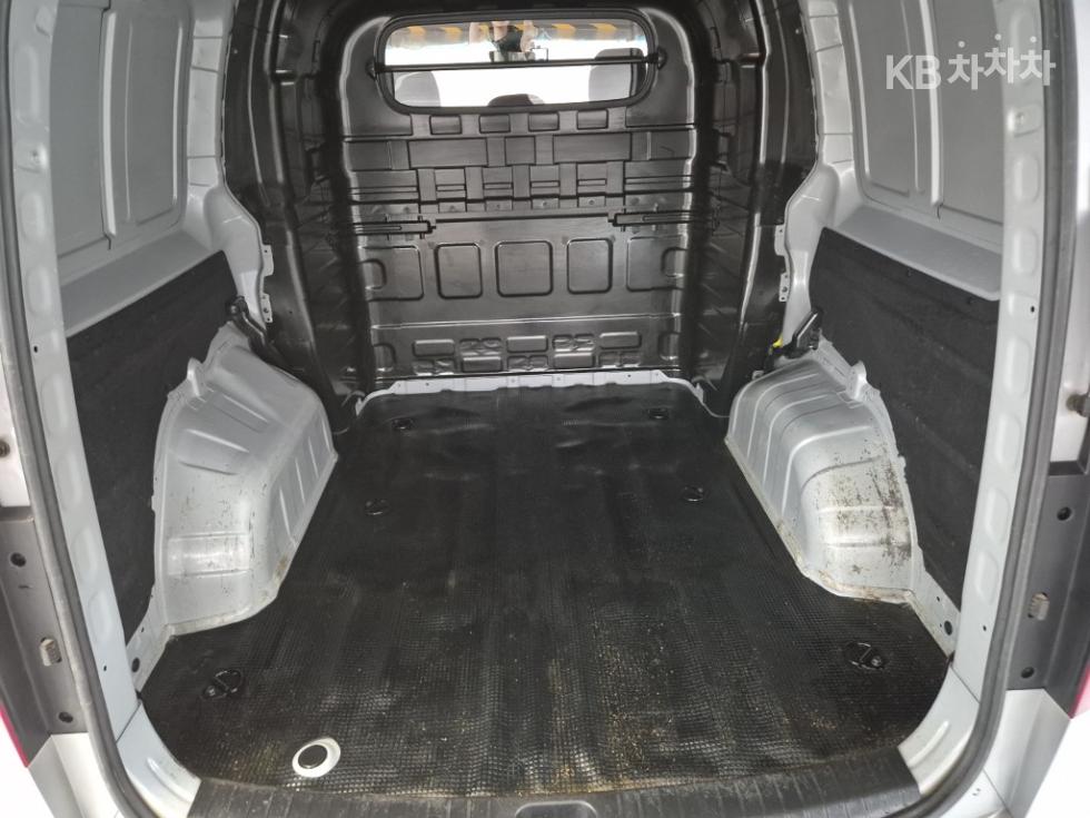 Hyundai Staria — miniaturë 18