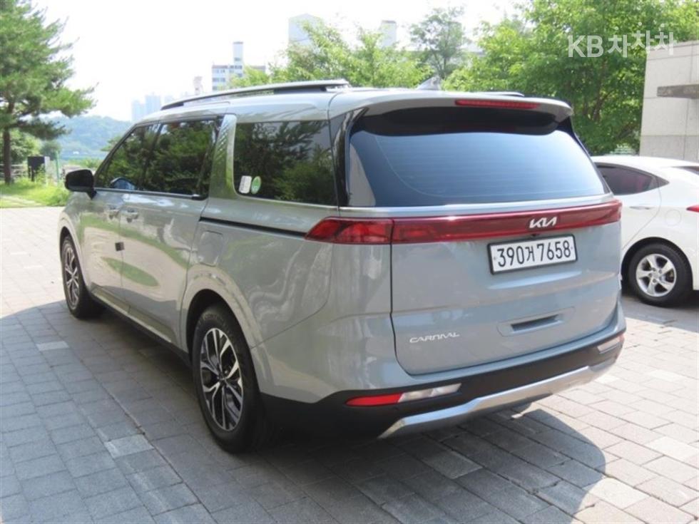 Kia Carnival — miniaturë 4