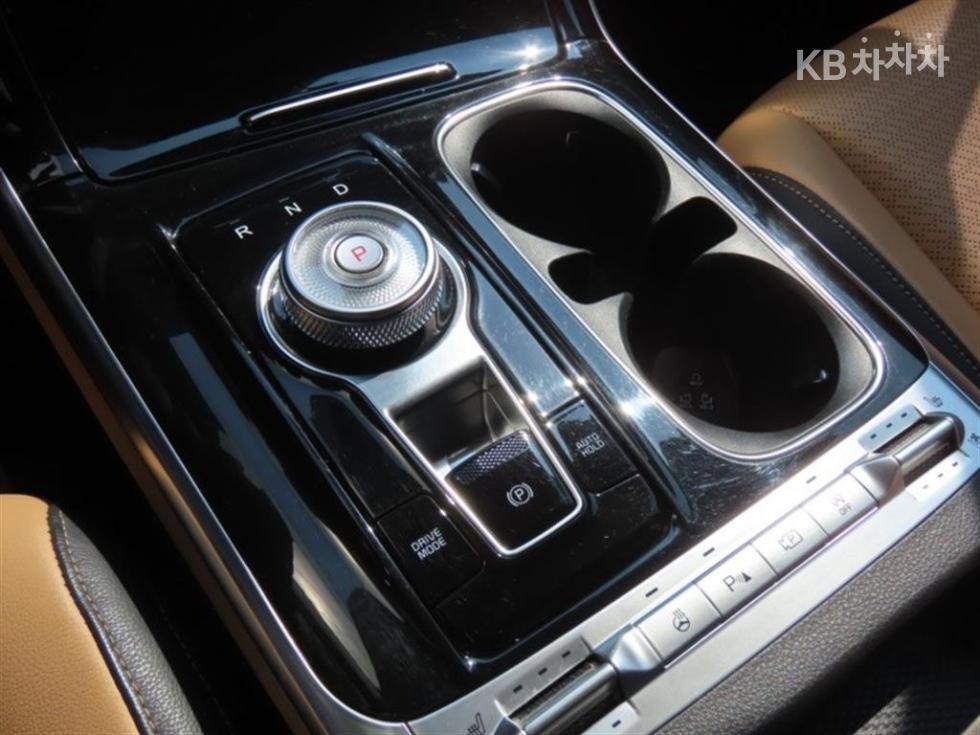 Kia Carnival — miniaturë 6