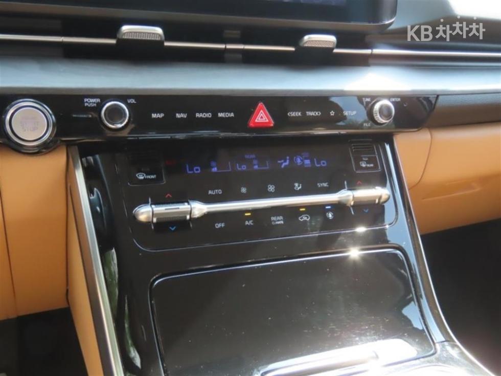 Kia Carnival — miniaturë 7