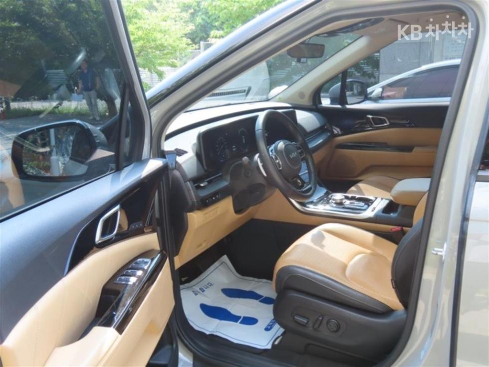 Kia Carnival — miniaturë 13