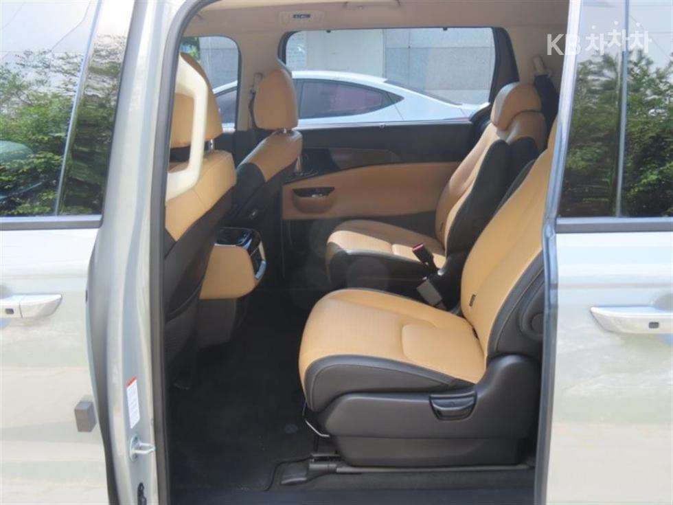 Kia Carnival — miniaturë 14