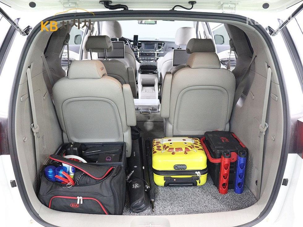 Kia Carnival — miniaturë 5