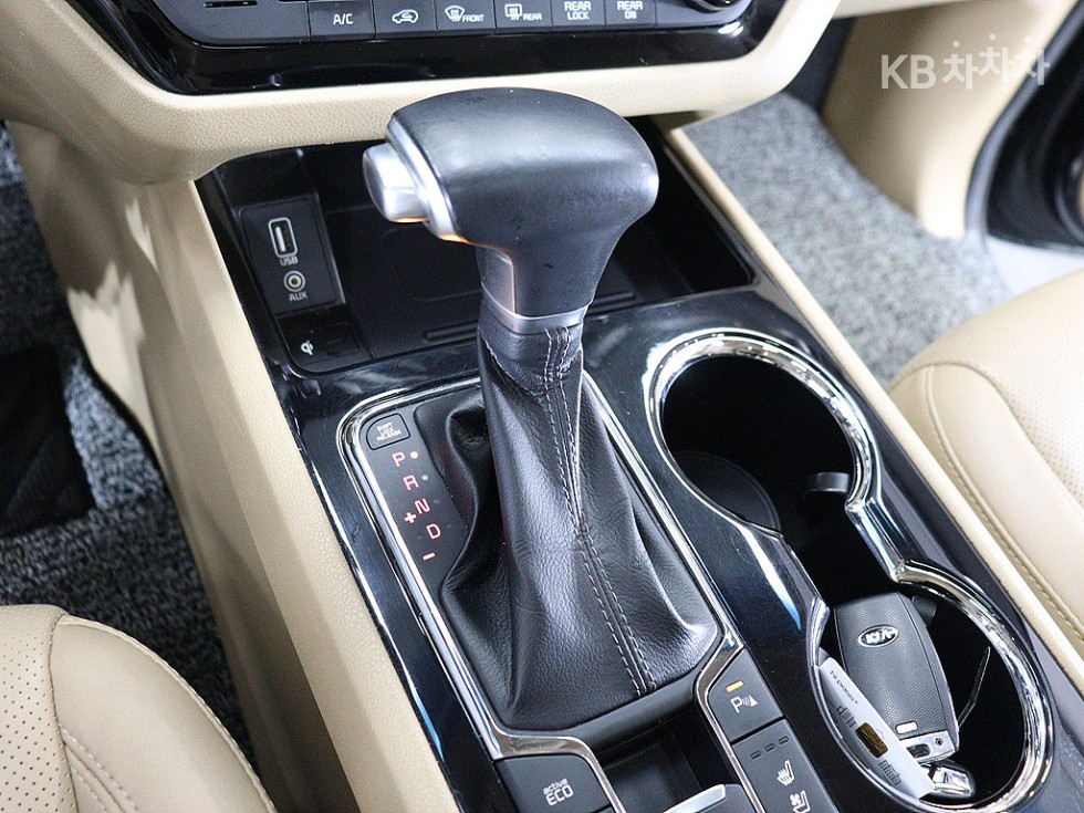 Kia Carnival — miniaturë 8