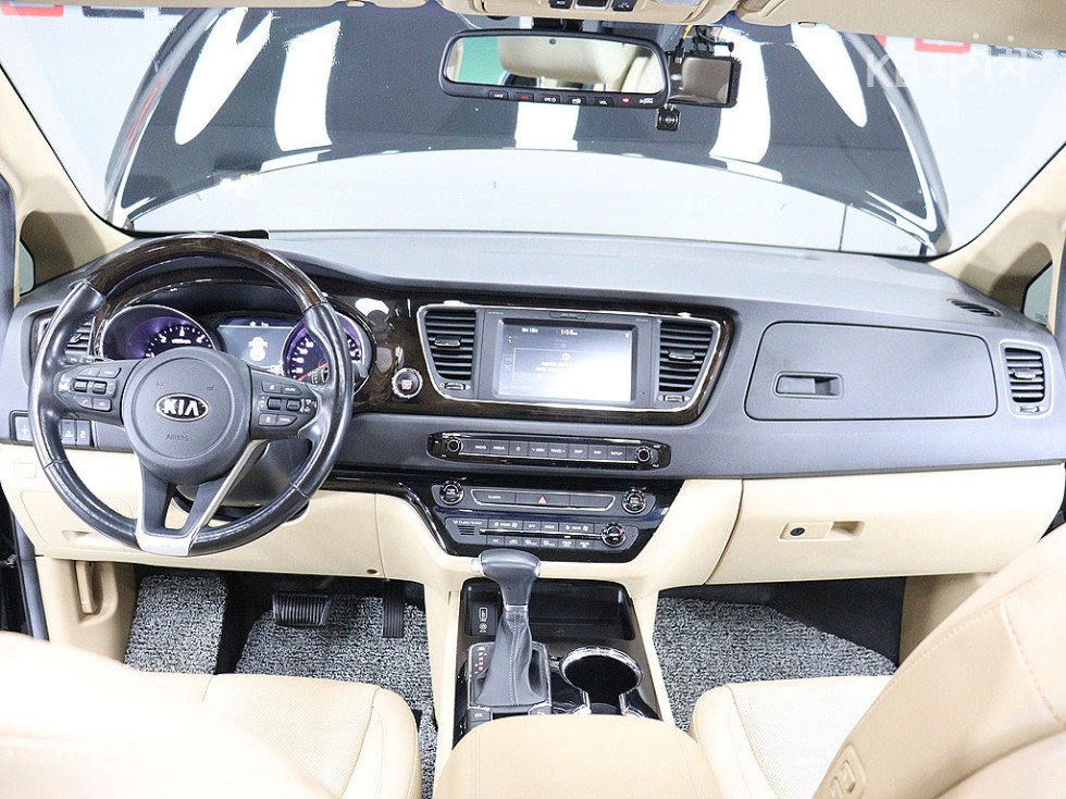 Kia Carnival — miniaturë 13