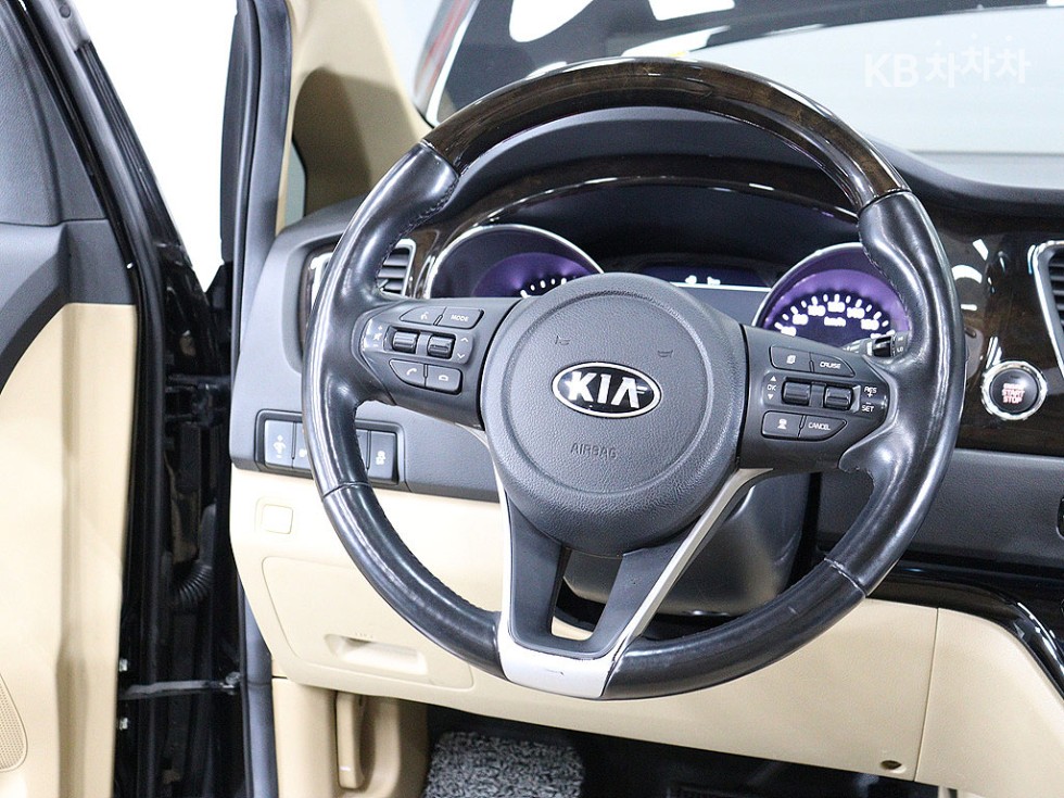 Kia Carnival — miniaturë 14