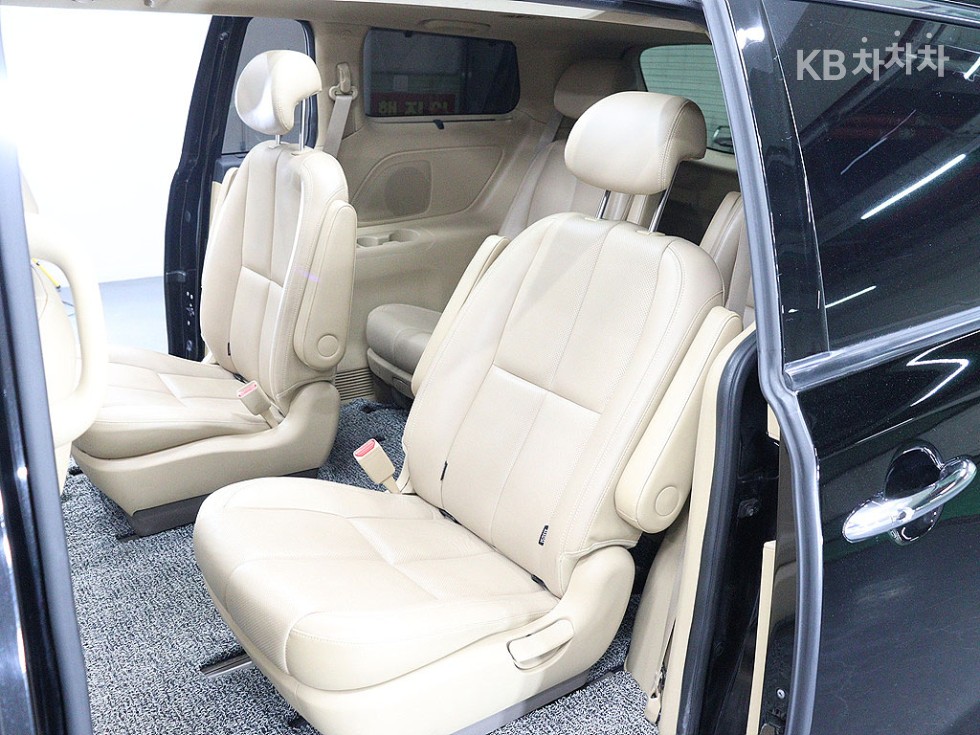 Kia Carnival — miniaturë 15