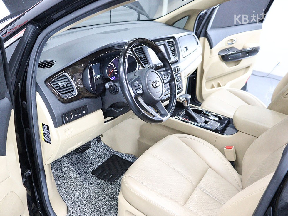 Kia Carnival — miniaturë 16
