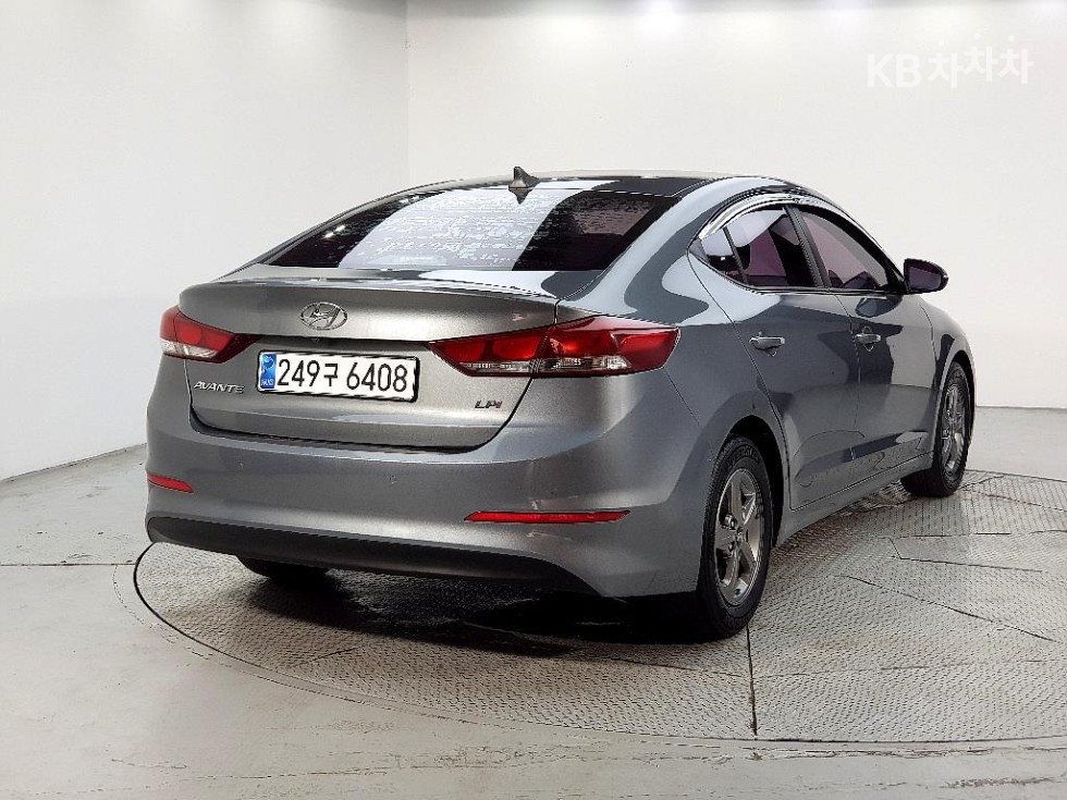 Hyundai Avante — miniaturë 4