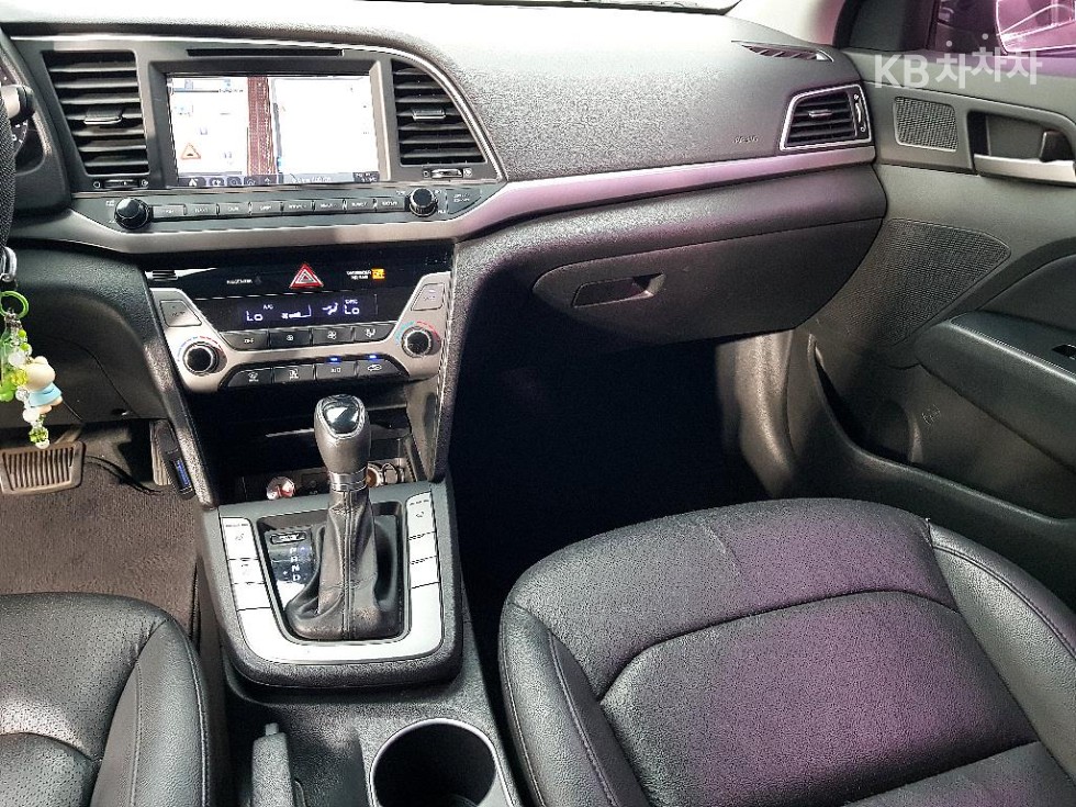 Hyundai Avante — miniaturë 10