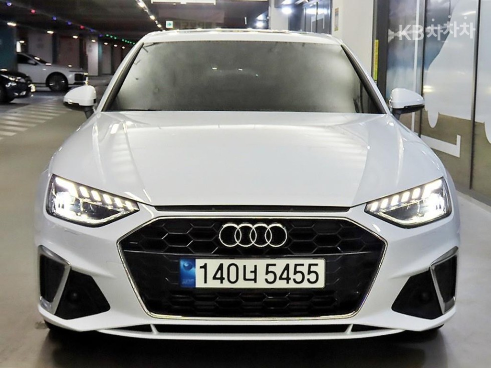 2021 Audi A4 (B9) photo