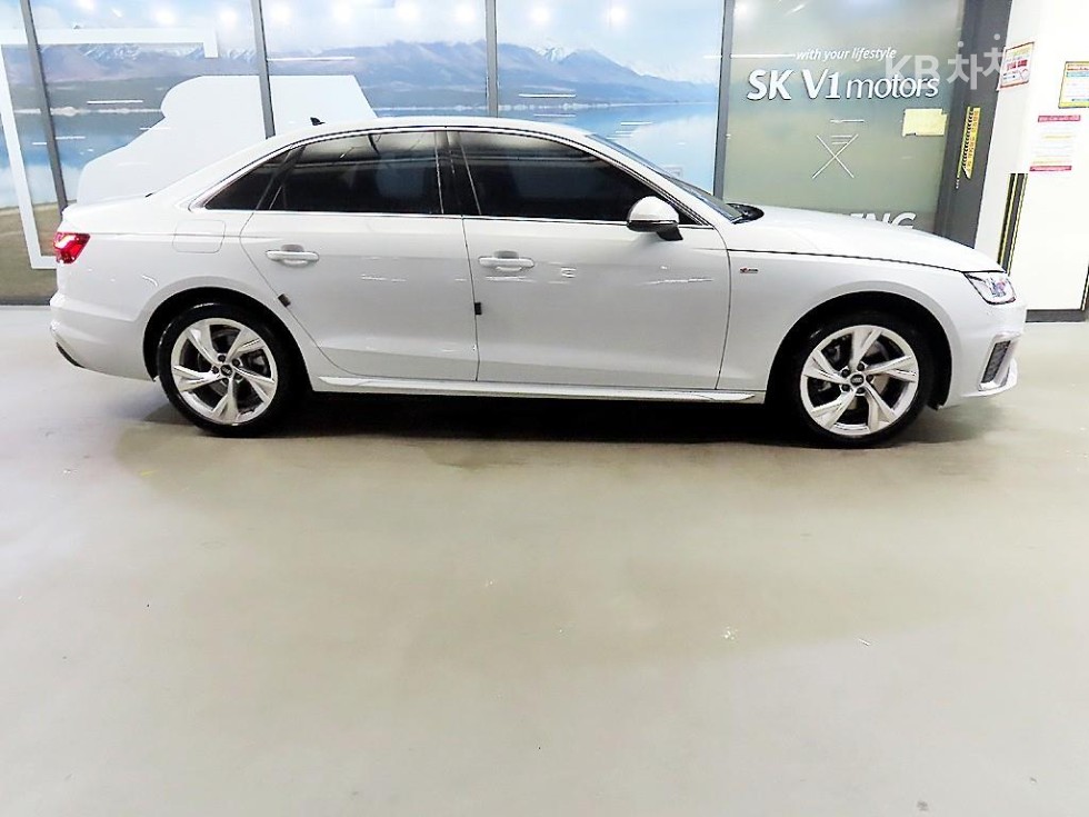 2021 Audi A4 (B9) photo