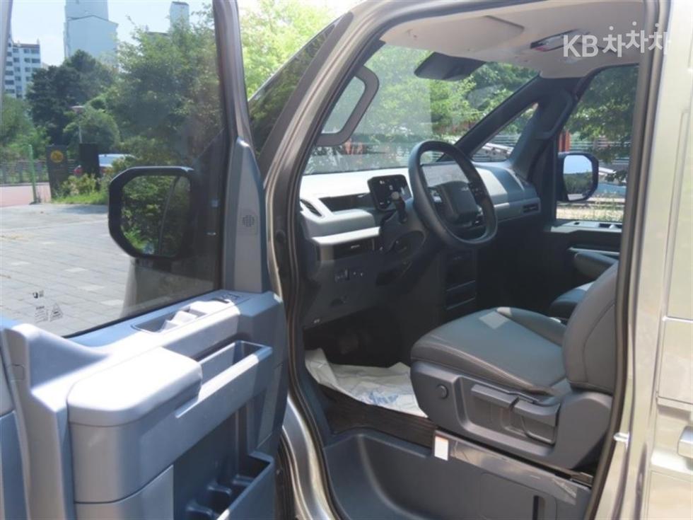 Kia PV5 — miniaturë 13