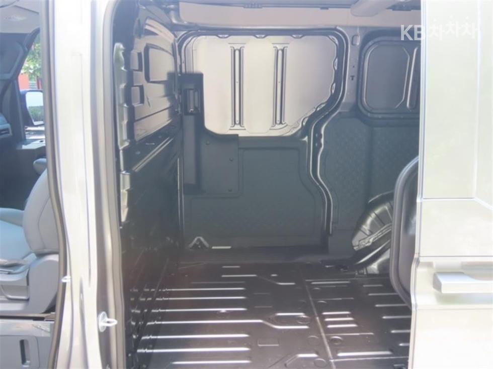 Kia PV5 — miniaturë 14