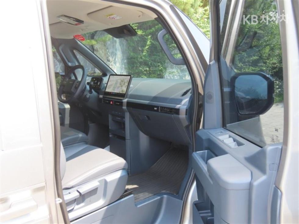 Kia PV5 — miniaturë 17