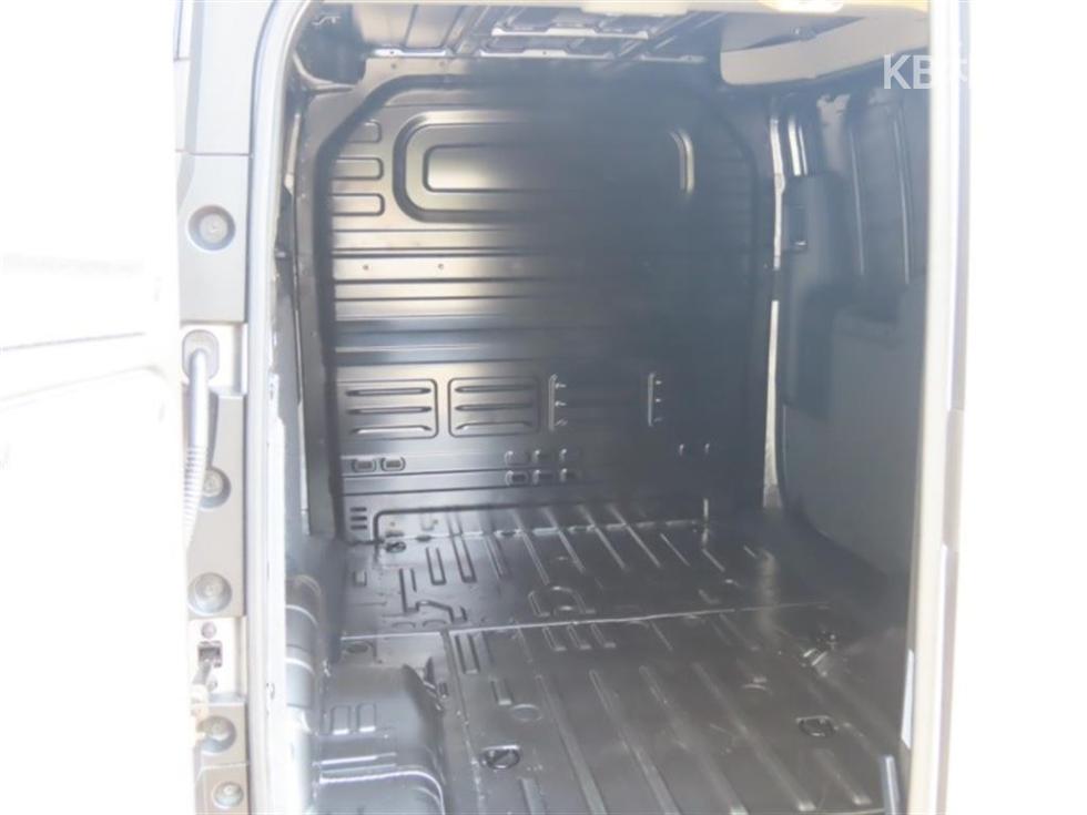 Kia PV5 — miniaturë 19