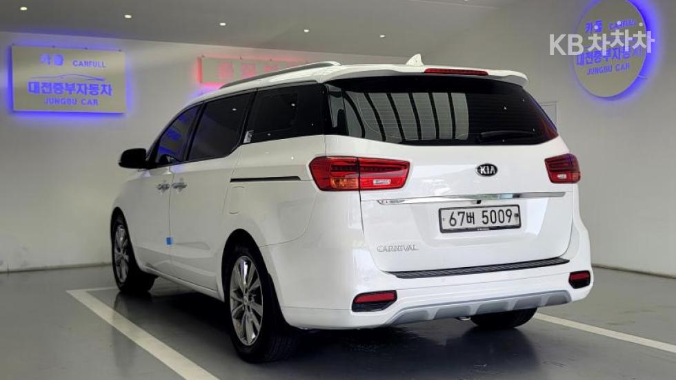 Kia Carnival — miniaturë 2
