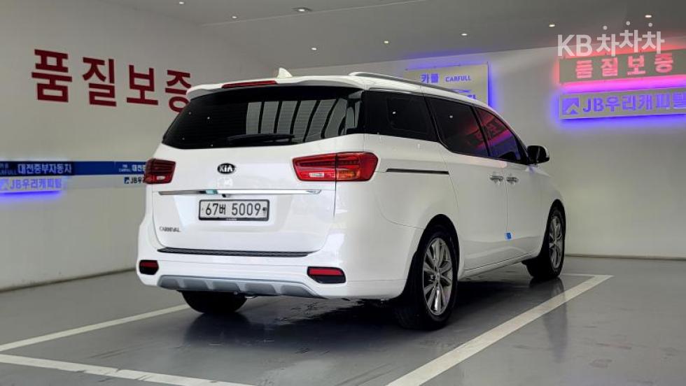 Kia Carnival — miniaturë 4