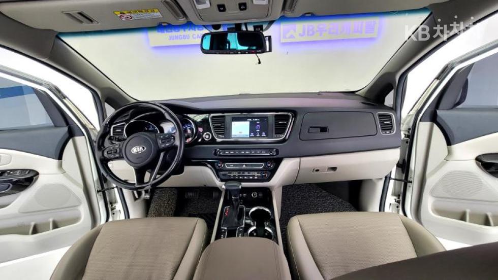 Kia Carnival — miniaturë 7