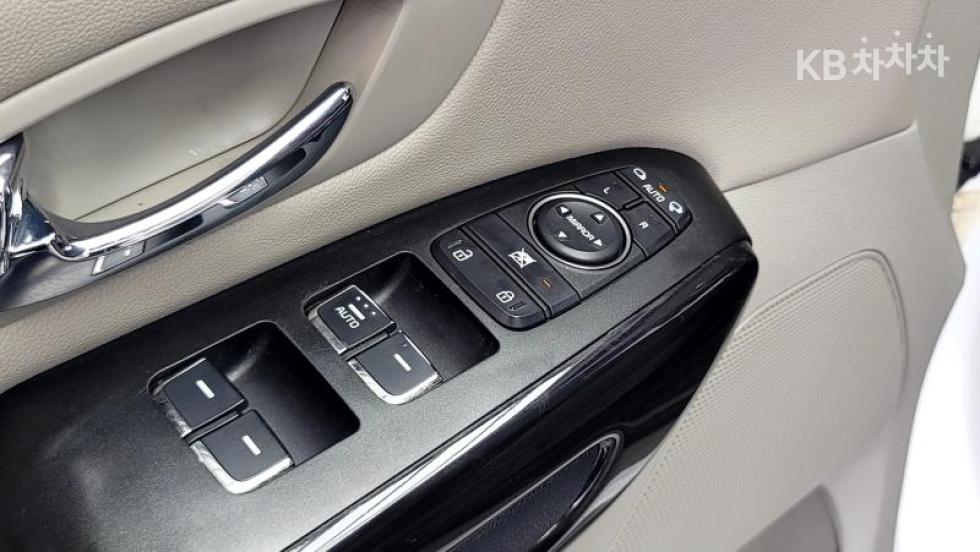 Kia Carnival — miniaturë 10