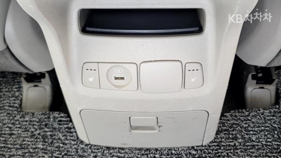 Kia Carnival — miniaturë 13