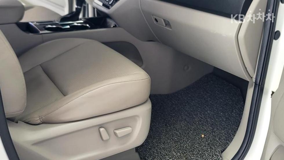 Kia Carnival — miniaturë 14