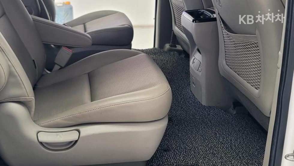 Kia Carnival — miniaturë 15