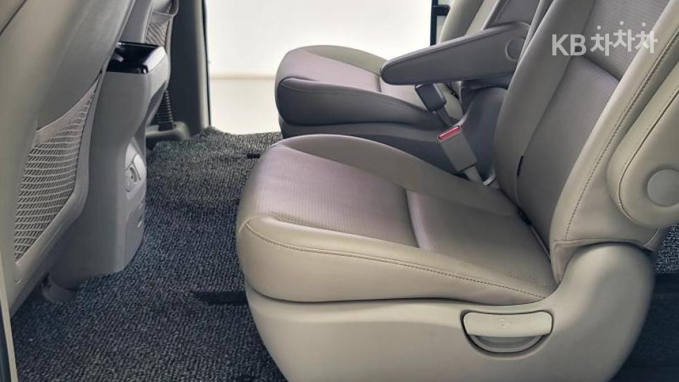 Kia Carnival — miniaturë 17