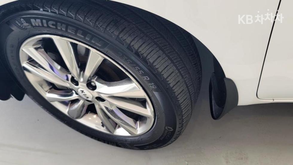 Kia Carnival — miniaturë 20