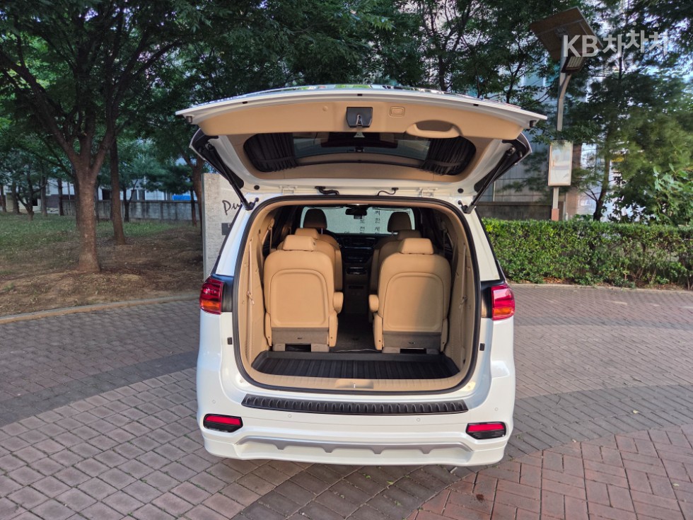 Kia Carnival — miniaturë 7