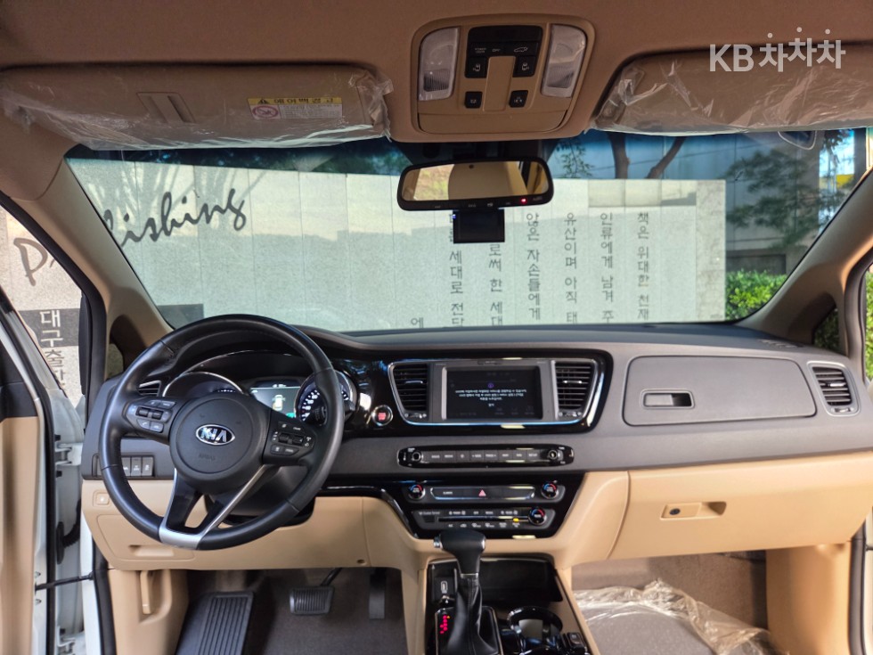 Kia Carnival — miniaturë 9