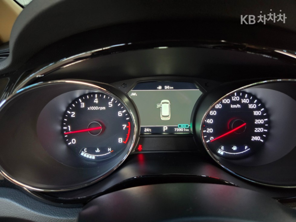 Kia Carnival — miniaturë 11