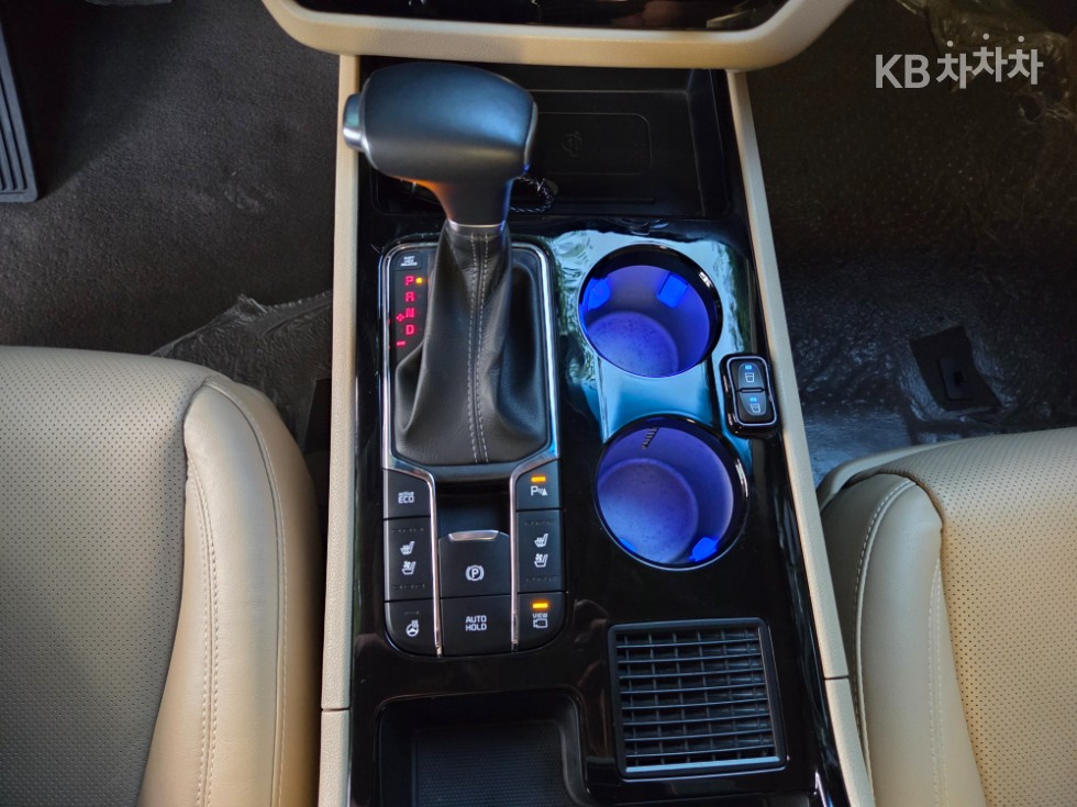 Kia Carnival — miniaturë 14