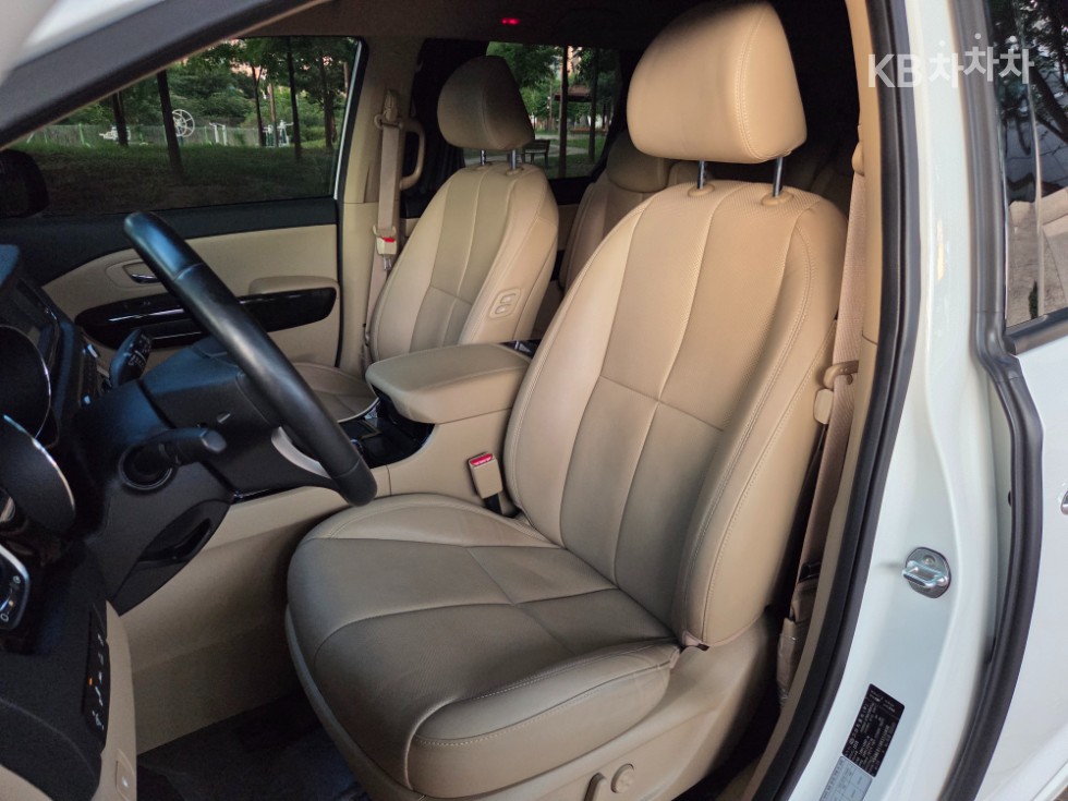 Kia Carnival — miniaturë 21