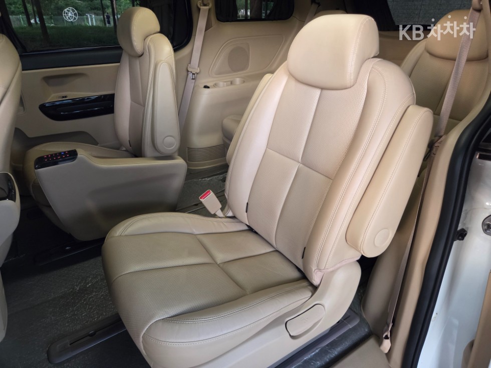 Kia Carnival — miniaturë 22