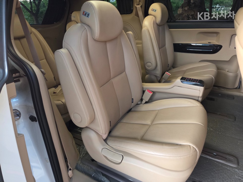 Kia Carnival — miniaturë 24