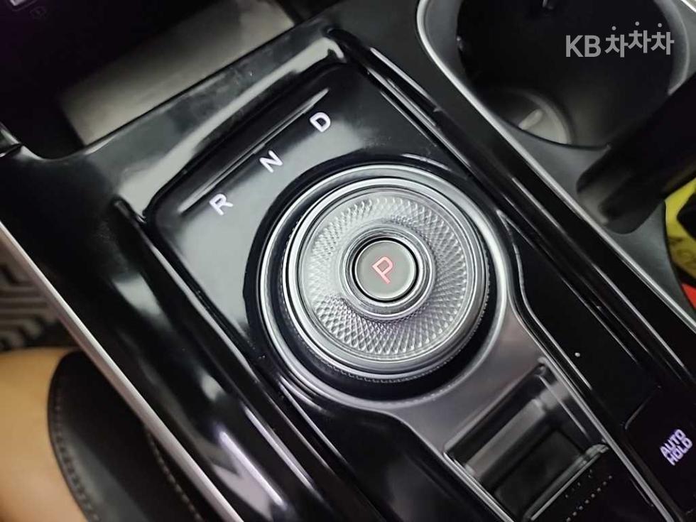 2022 Kia 4 photo