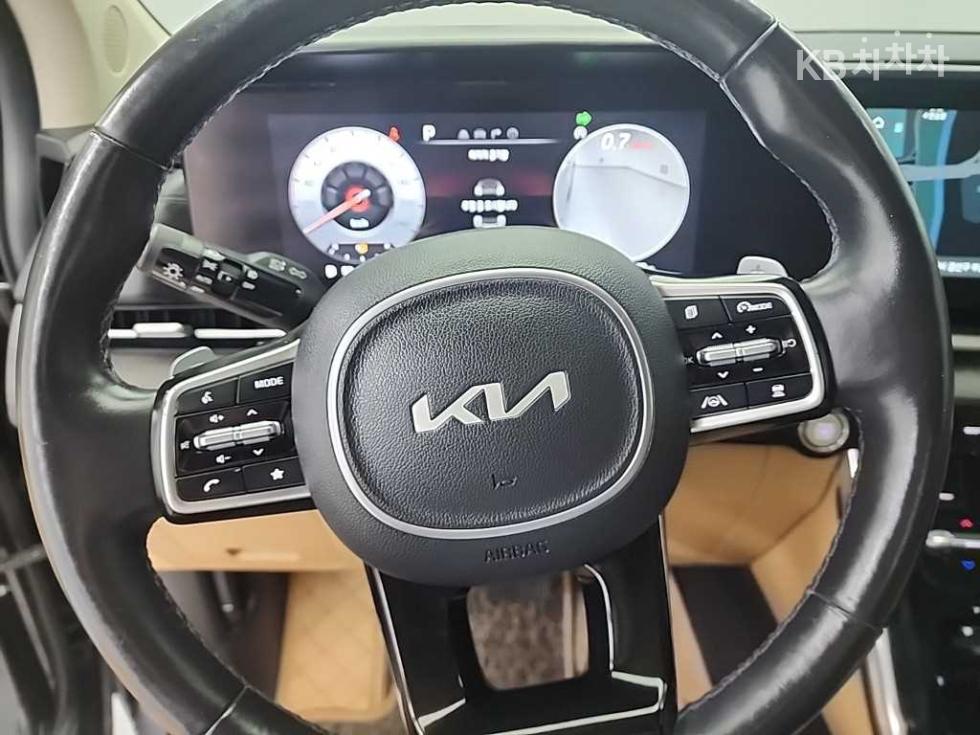 2022 Kia 4 photo