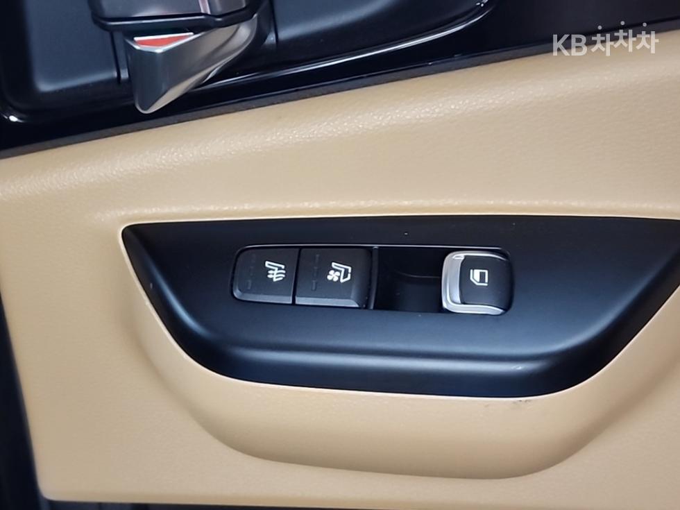 Kia Carnival — miniaturë 14