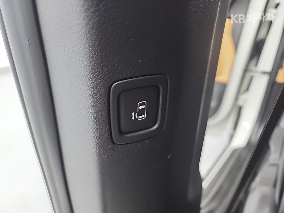 Kia Carnival — miniaturë 15