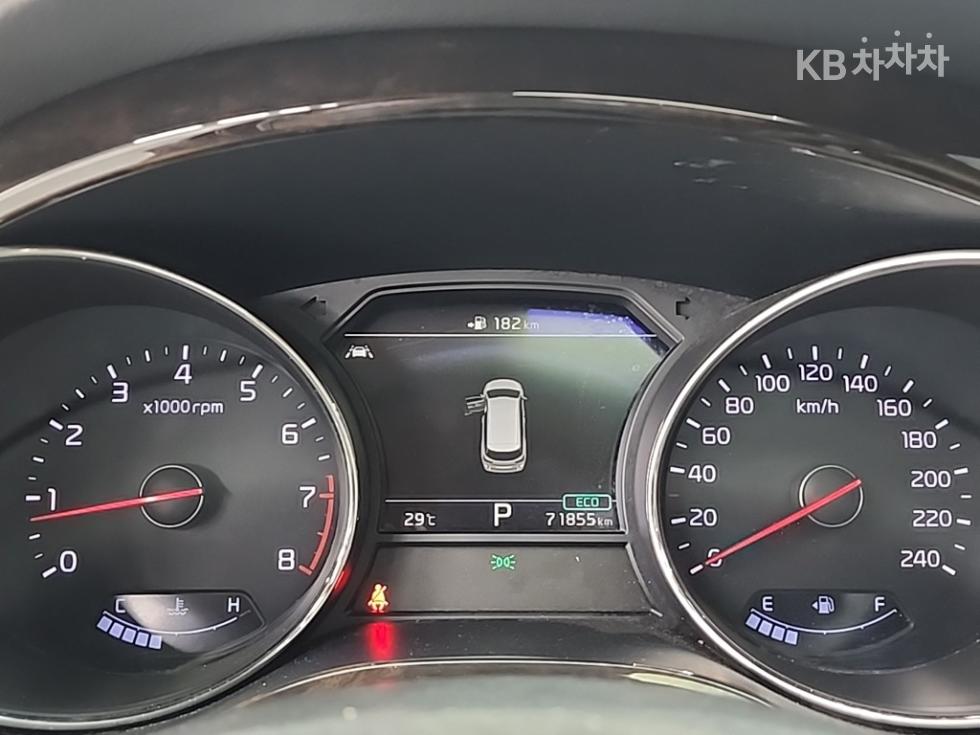 Kia Carnival — miniaturë 6