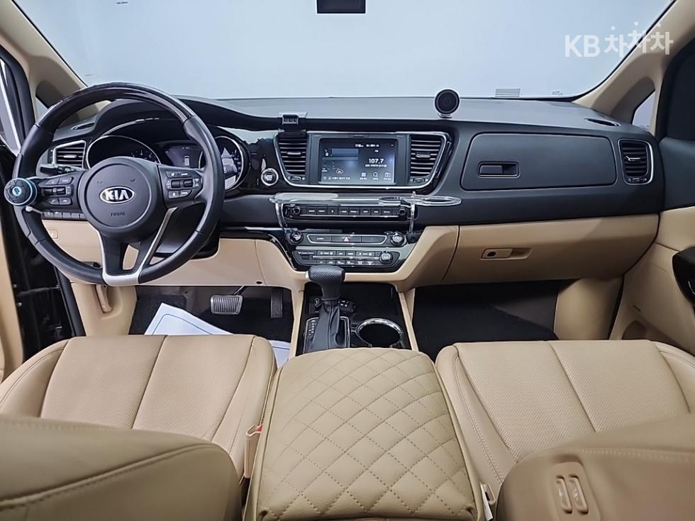 Kia Carnival — miniaturë 7