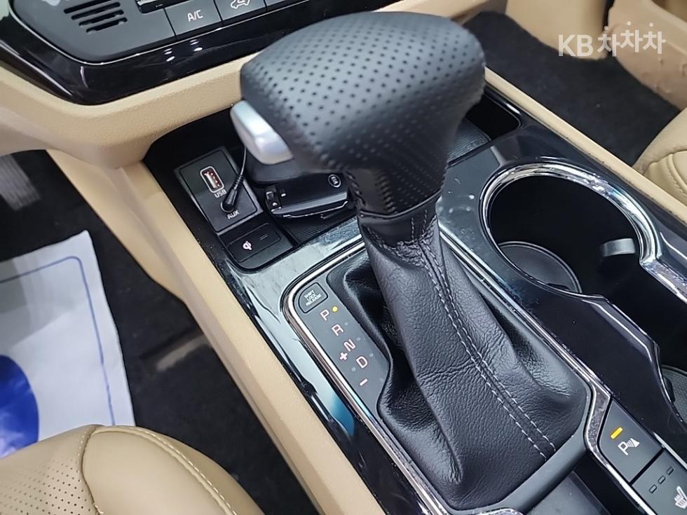 Kia Carnival — miniaturë 8
