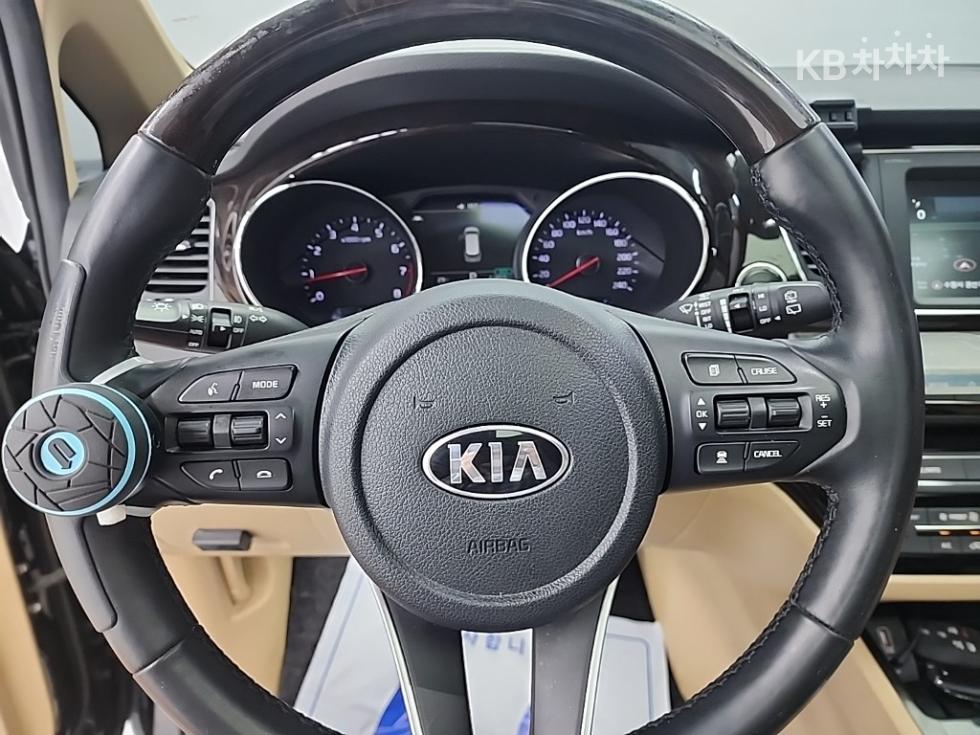 Kia Carnival — miniaturë 9
